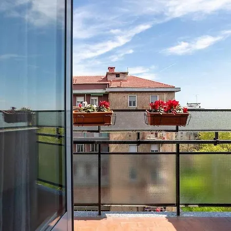 Milano City Apartments - Parking And Comfort - Spacious Apt Up To 8 Pax Exterior photo